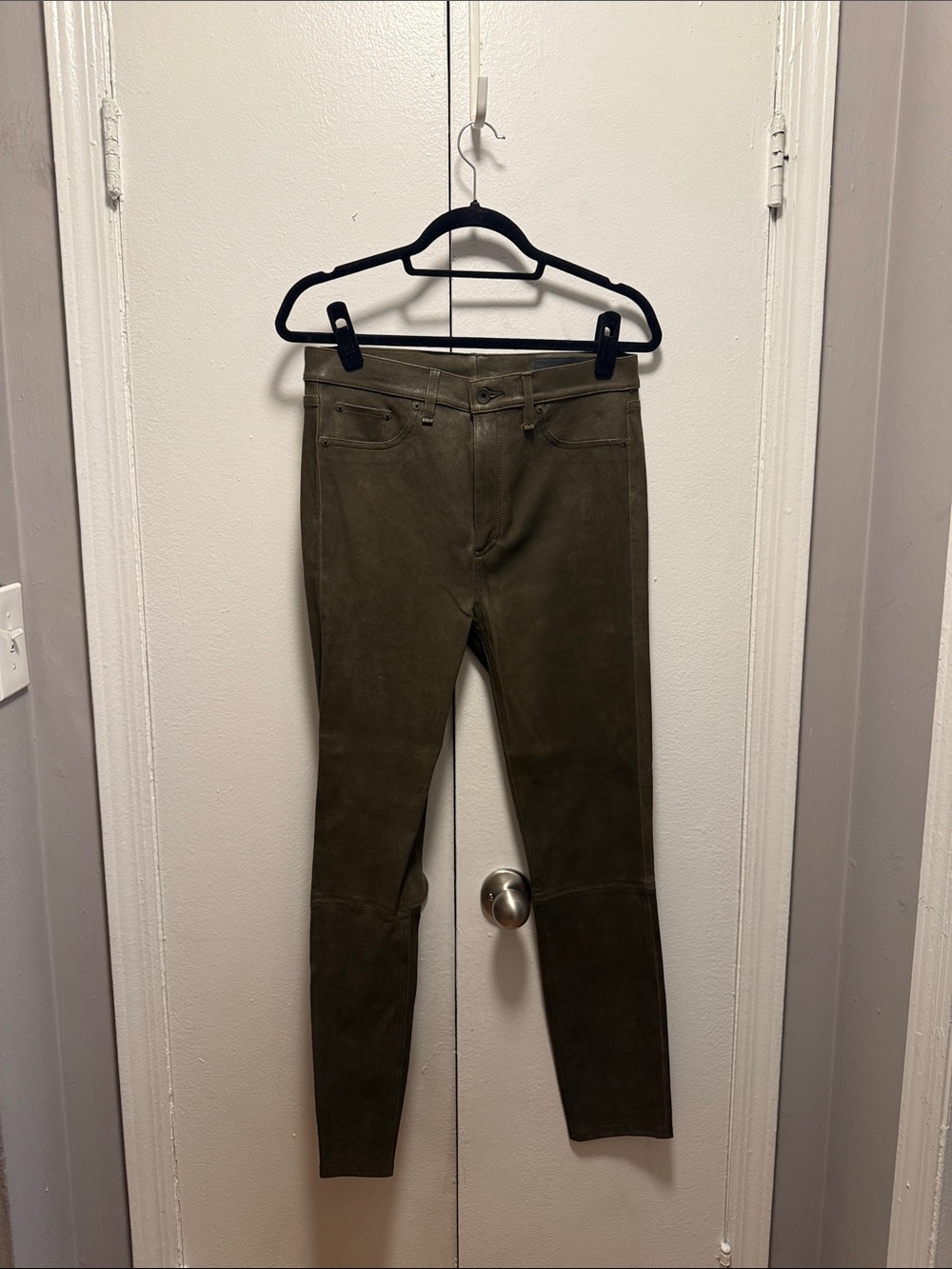 rag & bone olive 🫒 Slim High-Rise leather pants.